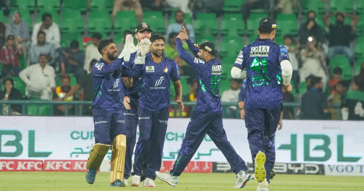 پی ایس ایل 10 کوئٹہ گلیڈی ایٹرز نے سنسنی خیز مقابلے میں کراچی کنگز کو 5 رنز سے ہرادیا