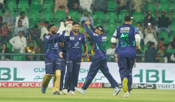 پی ایس ایل 10 کوئٹہ گلیڈی ایٹرز نے سنسنی خیز مقابلے میں کراچی کنگز کو 5 رنز سے ہرادیا