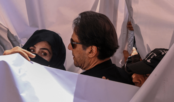 190 ملین پاؤنڈ کیس عمران خان اور بشریٰ بی بی کی سزا معطلی کی درخواستوں پر اسلام آباد ہائیکورٹ کا فریقین کو نوٹس