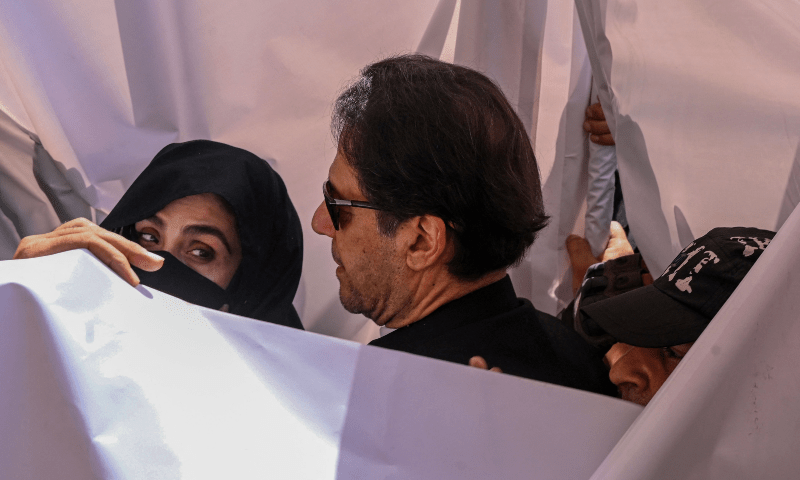 190 ملین پاؤنڈ کیس عمران خان اور بشریٰ بی بی کی سزا معطلی کی درخواستوں پر اسلام آباد ہائیکورٹ کا فریقین کو نوٹس
