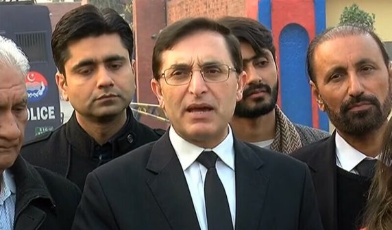 بیرسٹر گوہر کی وزیراعظم کے خلاف تحریک عدم اعتماد کی خبروں کی سختی سے تردید