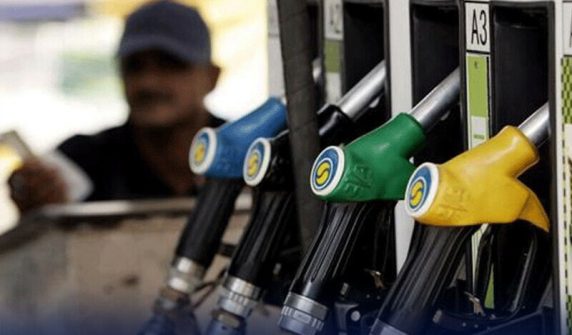 حکومت کا عوام کو جزوی ریلیف، پیٹرول اور ڈیزل کی قیمتوں میں کمی کردی