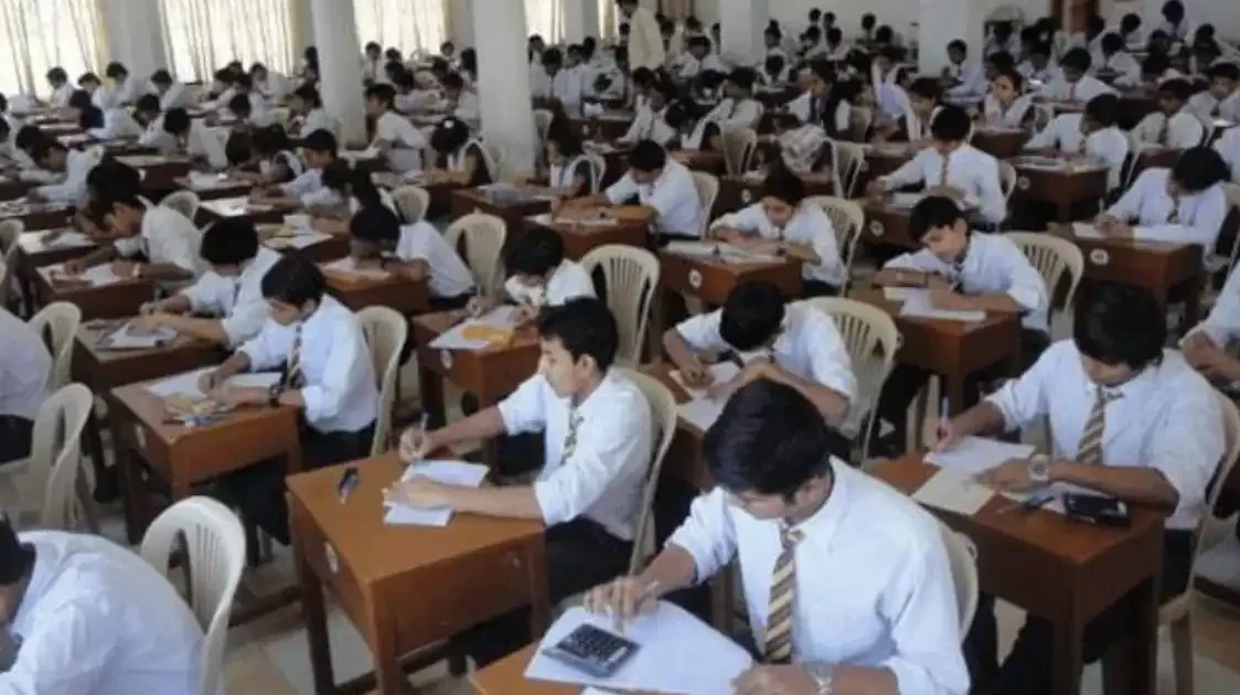 سیکیورٹی خدشات کے باعث کیمبرج اور تعلیمی بورڈ کے امتحانات منسوخ، تعلیمی ادارے دو روز کے لیے بند