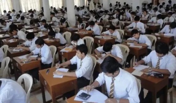 سیکیورٹی خدشات کے باعث کیمبرج اور تعلیمی بورڈ کے امتحانات منسوخ، تعلیمی ادارے دو روز کے لیے بند