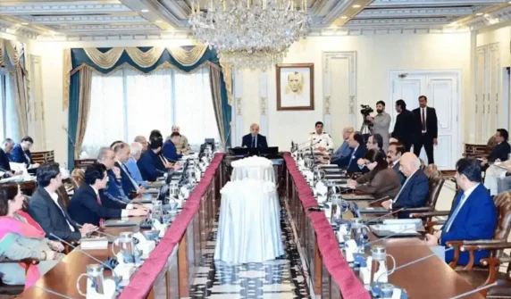 وفاقی وزراء کی تنخواہوں میں 140 فیصد اضافہ، صدر مملکت نے آرڈیننس جاری کر دیا