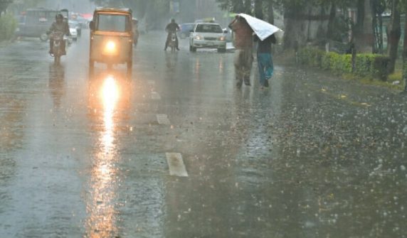 پنجاب کے مختلف اضلاع میں آندھی اور بارش کا امکان، پی ڈی ایم اے کا نیا الرٹ جاری