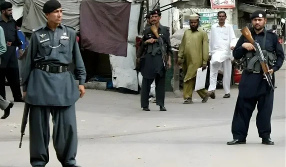 بولان: بھاگ میں تھانوں اور بینک پر دہشتگردوں کا حملہ، دو اہلکار شہید، دو حملہ آور ہلاک