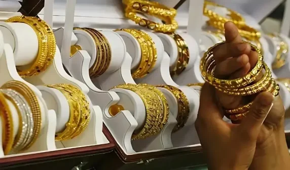 سونے کی قیمتوں نے نیا ریکارڈ قائم کردیا، فی تولہ 14 ہزار 100 روپے مہنگا