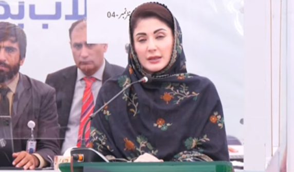 سیلاب متاثرین میں امدادی چیک تقسیم، کسی کے سامنے ہاتھ نہیں پھیلائے مریم نواز