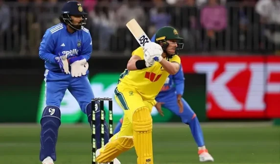 پرتھ میں بھارتی بیٹنگ لائن کا پول کھل گیا، آسٹریلیا نے پہلا ون ڈے آسانی سے جیت لیا