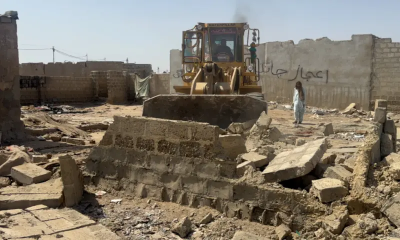 گلشنِ معمار افغان بستی میں تجاوزات کے خلاف آپریشن پانچویں روز بھی جاری