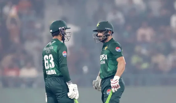 پاکستان نے جنوبی افریقہ کو 9 وکٹوں سے شکست دے کر سیریز برابر کر دی