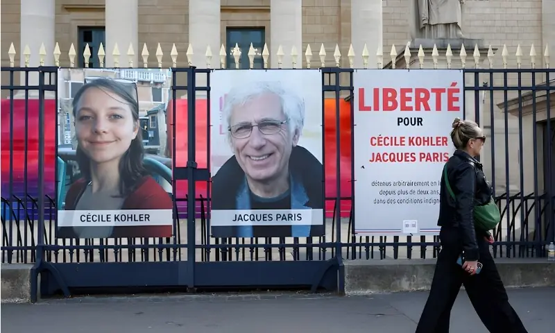 ایران نے جاسوسی کے الزام میں قید دو فرانسیسی شہری رہا کردیئے