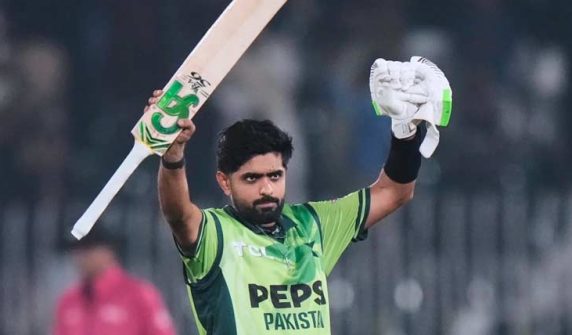 بابر اعظم کی ون ڈے میں دو سال بعد سنچری، کئی اعزاز اپنے نام کر لئے