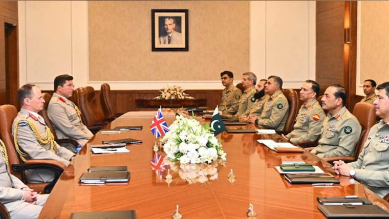 برطانوی فوج کے چیف آف جنرل اسٹاف کی جی ایچ کیو راولپنڈی میں آرمی چیف سے ملاقات