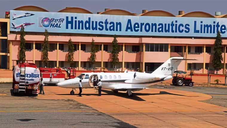 تیجس کی تباہی کے بعد بھارتی ایئروناٹکس کمپنی کے شیئرز گر گئے