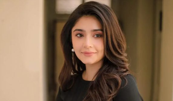 در فشاں سلیم کی ایک کروڑ روپے کی پینٹنگ تیار کرنے کی ویڈیو وائرل