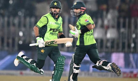 دوسرا ون ڈے پاکستان نے مہمان ٹیم سری لنکا کو ہرا کر سیریز0-2 سے جیت لی