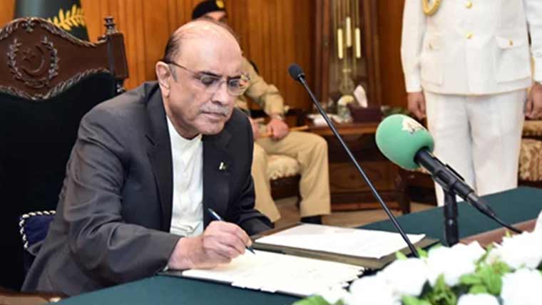 صدر آصف علی زرداری نے 27ویں آئینی ترمیمی بل پر دستخط کر دیے