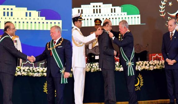صدر مملکت نے اردن کے شاہ عبداللہ دوم کو اعلیٰ ترین سول ایوارڈ سے نواز دیا