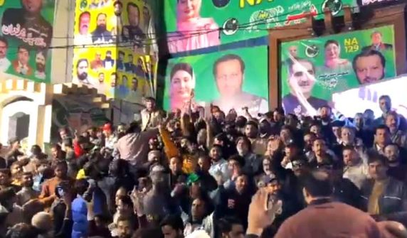 ضمنی انتخابات ن لیگ نے میدان مار لیا، کارکنوں کا جشن، بھنگڑے، مٹھائیاں تقسیم