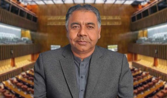 فوج کی وجہ سے ترمیم کے حق میں ووٹ دیا، سیف اللہ ابڑو سینیٹ نشست سے مستعفی