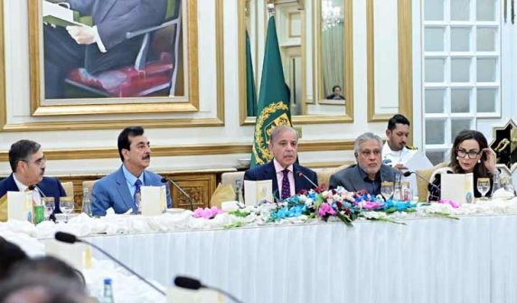 وزیراعظم کا سینیٹرزکے اعزاز میں عشائیہ، ترمیم کی منظوری میں تعاون پر اظہارِ تشکر