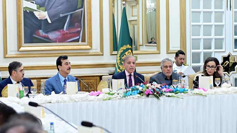 وزیراعظم کا سینیٹرزکے اعزاز میں عشائیہ، ترمیم کی منظوری میں تعاون پر اظہارِ تشکر