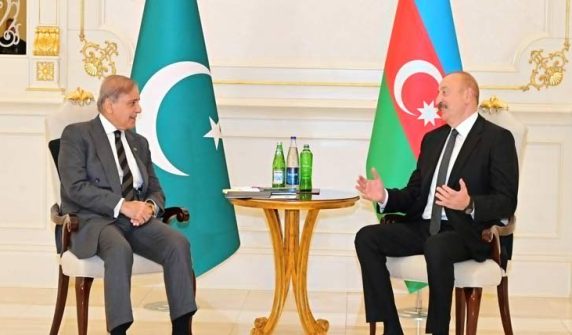 وزیراعظم کی صدر آذربائیجان سے ملاقات، باہمی اُمور پر گفتگو سمیت یوم فتح پر مبارکباد دی