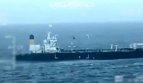 امریکا نے وینزویلا کے ساحل کے قریب ایک اور تیل بردار جہاز پر قبضہ کر لیا