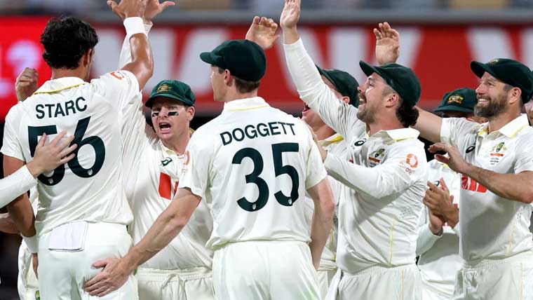 ایشیز سیریز دوسرے ٹیسٹ میں انگلینڈ پر اننگز کی شکست کا خطرہ منڈلانے لگا