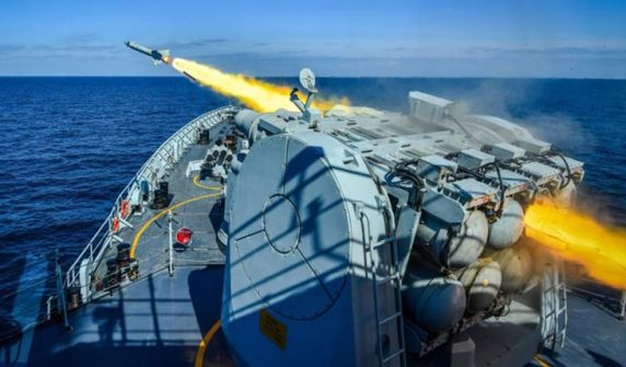 پاک بحریہ کا فضا تک مار کرنے والے میزائل کے فائر پاورکا شاندار مظاہرہ