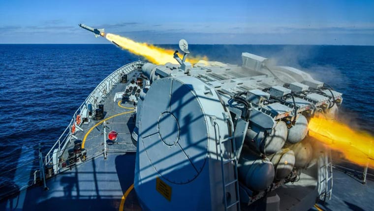 پاک بحریہ کا فضا تک مار کرنے والے میزائل کے فائر پاورکا شاندار مظاہرہ