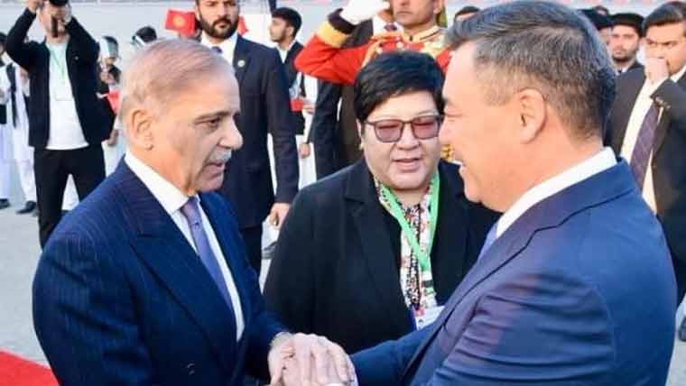 کرغزستان کے صدر 2 روزہ دورے پر اسلام آباد پہنچ گئے، پُرتپاک استقبال