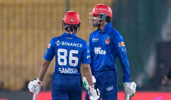 پی ایس ایل11: اسلام آباد یونائیٹڈ نے حیدرآباد کو شکست دیکر پلے آف کیلئے کوالیفائی کرلیا