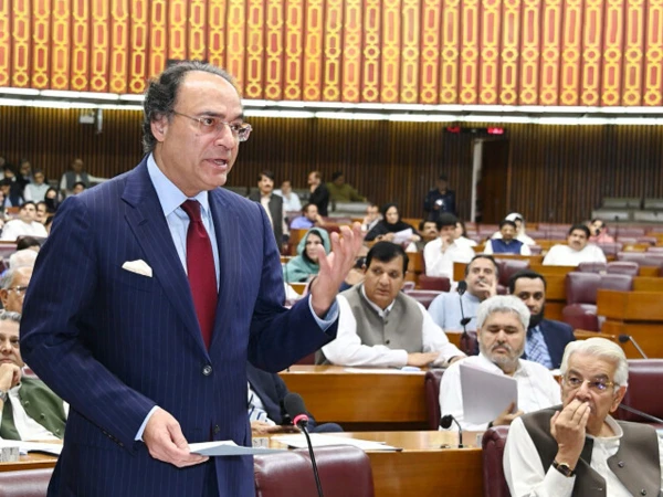 وزیر خزانہ نے مالی سال 27-2026 کے لیے 18 ہزار ارب روپے سے زائد کا وفاقی بجٹ پیش کردیا