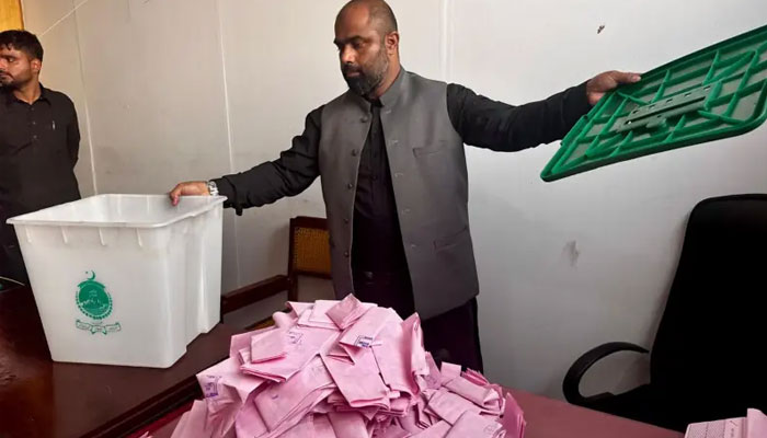 آزاد کشمیر قانون ساز اسمبلی کے دوسرے مرحلےکے انتخابات: مسلم ليگ ن 11 اور پیپلزپارٹی 4 حلقوں پر کامیاب