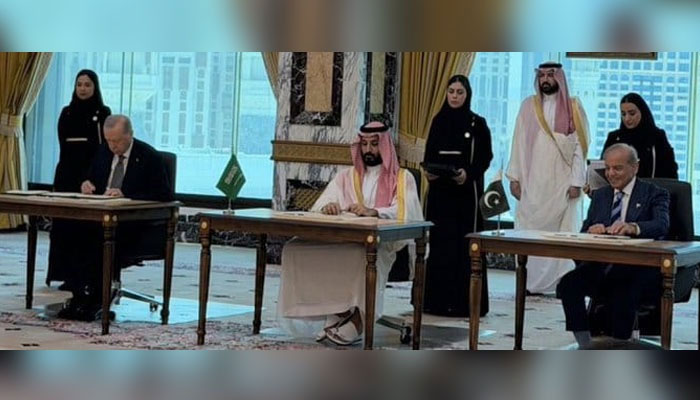 ایک ملک پر حملہ تینوں پر حملہ تصور کیا جائیگا، سعودیہ، پاکستان اور ترکیہ کے درمیان دفاعی معاہدہ ہوگیا