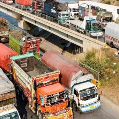 حکومتی یقین دہانی پر گڈز ٹرانسپورٹرز کا ہڑتال 40 دن کیلئے مؤخرکرنےکا اعلان