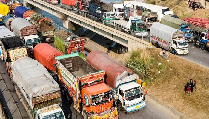 حکومتی یقین دہانی پر گڈز ٹرانسپورٹرز کا ہڑتال 40 دن کیلئے مؤخرکرنےکا اعلان