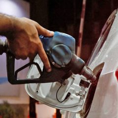 حکومت نے پیٹرولیم مصنوعات کی قیمتوں میں کمی کا اعلان کردیا