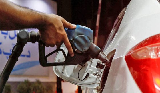 حکومت نے پیٹرولیم مصنوعات کی قیمتوں میں کمی کا اعلان کردیا